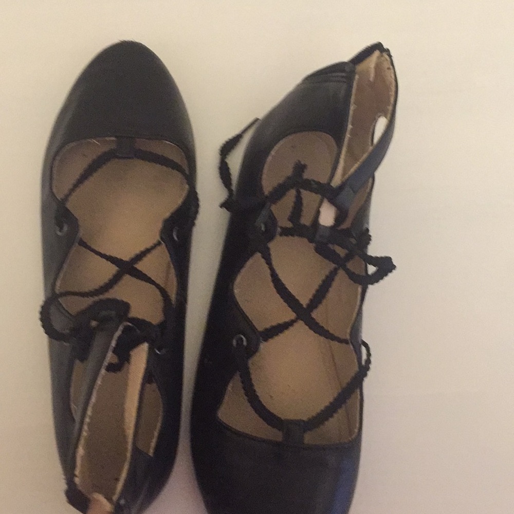 Old navy tie on shoes